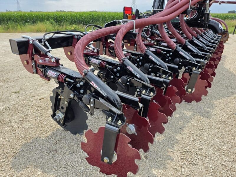 NEW 28′ ZML Toolbar w. 14 Red Viper Gen 4 Row Units w. 8″ Stinger