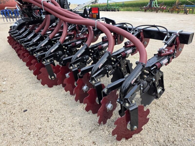 NEW 28′ ZML Toolbar w. 14 Red Viper Gen 4 Row Units w. 8″ Stinger
