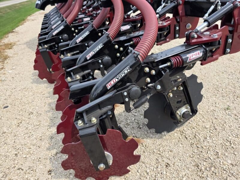 NEW 28′ ZML Toolbar w. 14 Red Viper Gen 4 Row Units w. 8″ Stinger