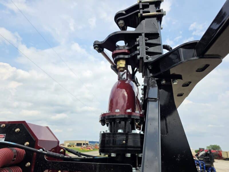 NEW 28′ ZML Toolbar w. 14 Red Viper Gen 4 Row Units w. 8″ Stinger