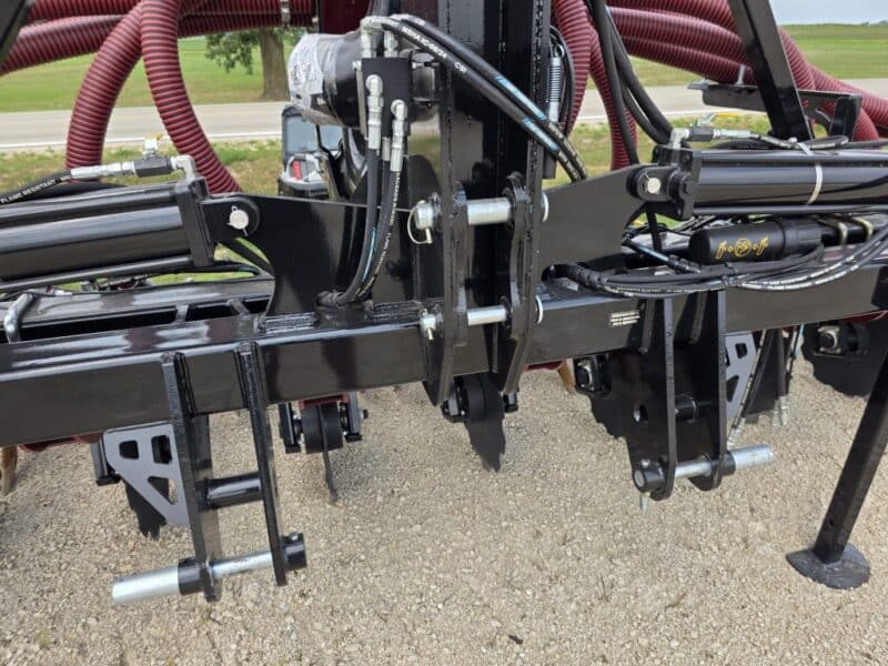 NEW 28′ ZML Toolbar w. 14 Red Viper Gen 4 Row Units w. 8″ Stinger