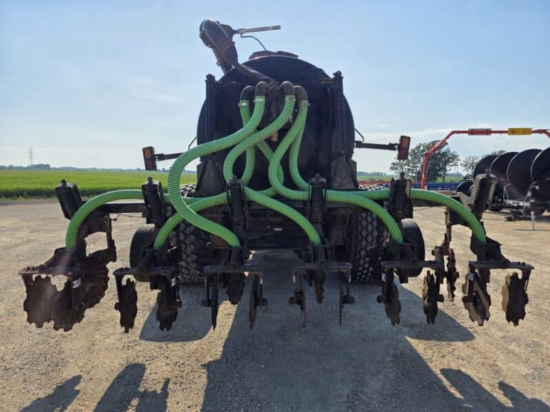 Balzer 6000 Gallon Tandem Round Tanker w. Rear Steerable Axle