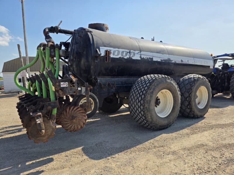 Balzer 6000 Gallon Tandem Round Tanker w. Rear Steerable Axle