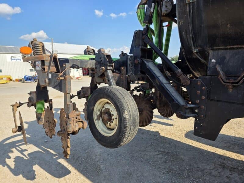 Balzer 6000 Gallon Tandem Round Tanker w. Rear Steerable Axle