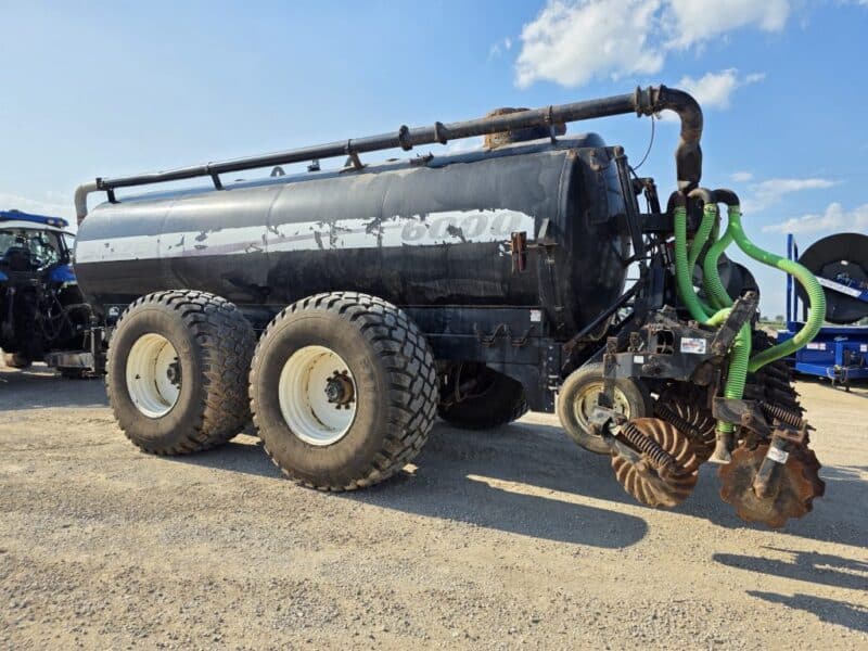 Balzer 6000 Gallon Tandem Round Tanker w. Rear Steerable Axle