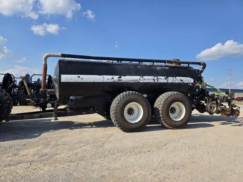 Balzer 6000 Gallon Tandem Round Tanker w. Rear Steerable Axle