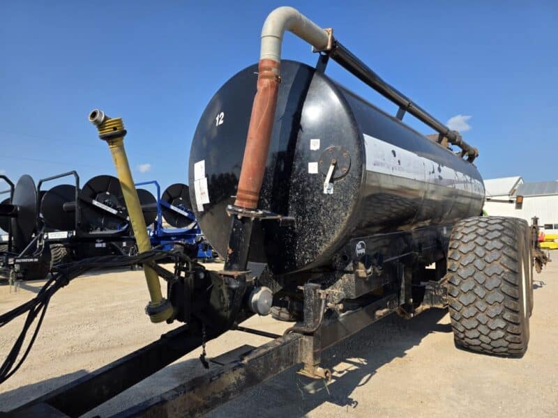 Balzer 6000 Gallon Tandem Round Tanker w. Rear Steerable Axle
