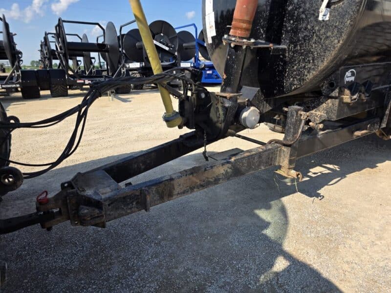 Balzer 6000 Gallon Tandem Round Tanker w. Rear Steerable Axle