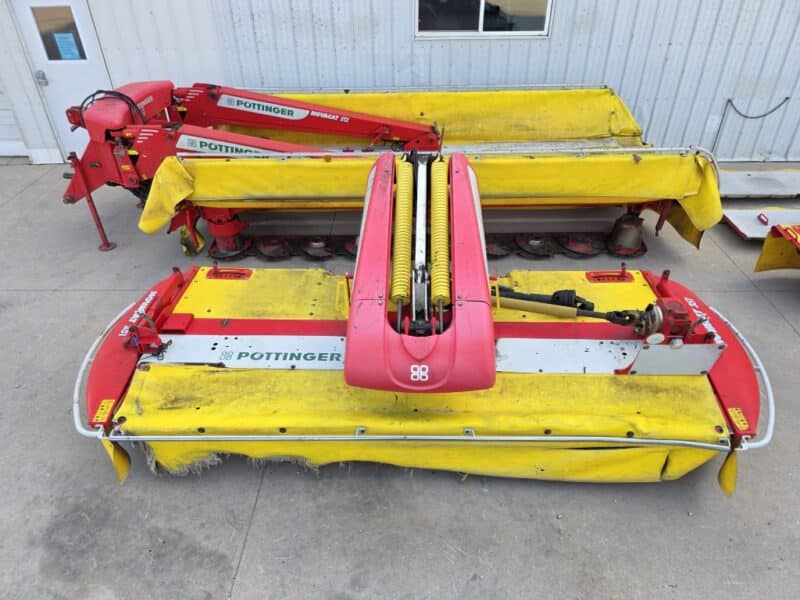 Pottinger Triple Mower Novacat S12 with 351 Alpha Motion Front Mower.