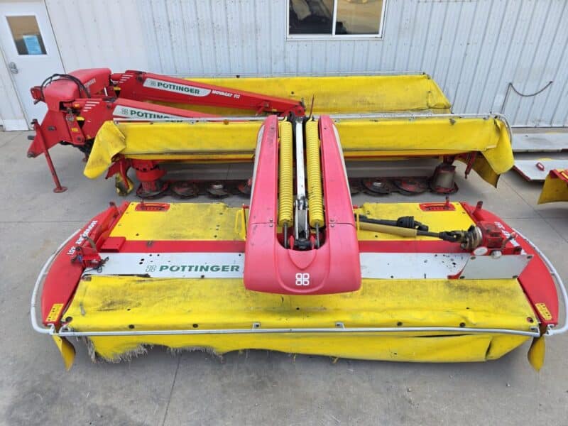 Pottinger Triple Mower Novacat S12 with 351 Alpha Motion Front Mower.