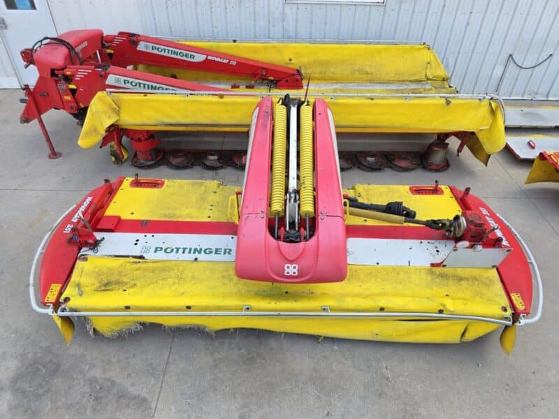 Pottinger Triple Mower Novacat S12 with 351 Alpha Motion Front Mower.