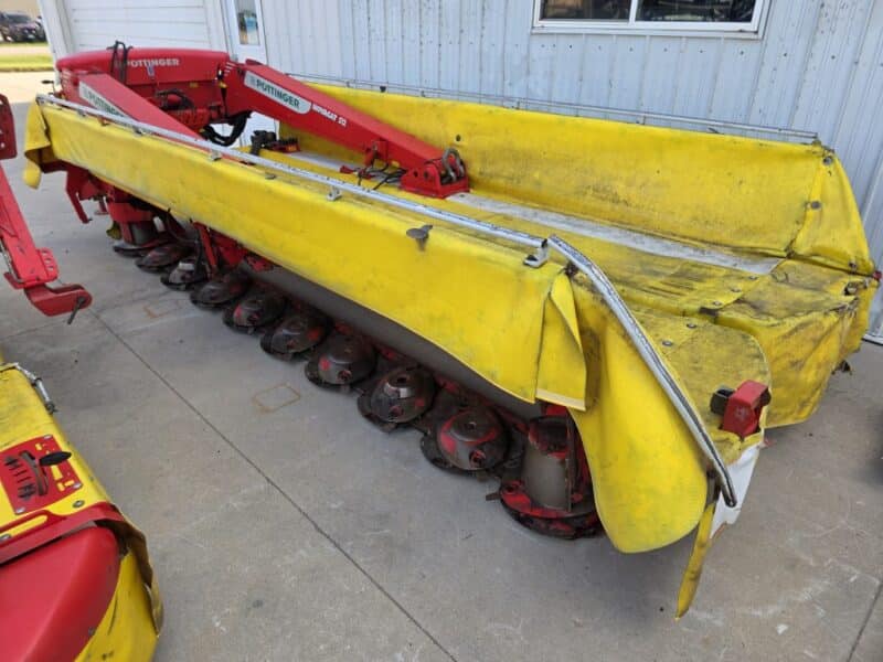 Pottinger Triple Mower Novacat S12 with 351 Alpha Motion Front Mower.