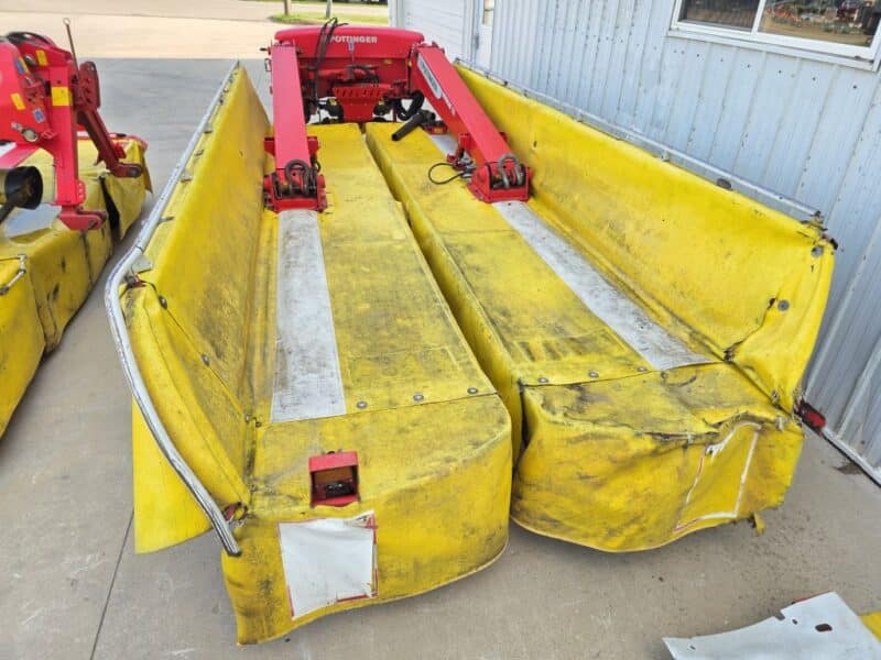 Pottinger Triple Mower Novacat S12 with 351 Alpha Motion Front Mower.