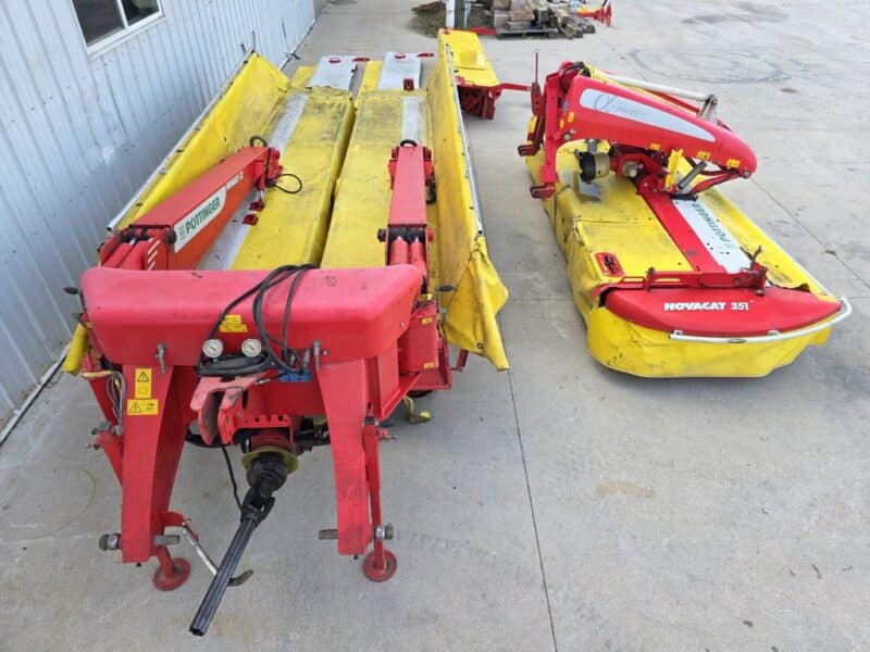 Pottinger Triple Mower Novacat S12 with 351 Alpha Motion Front Mower.