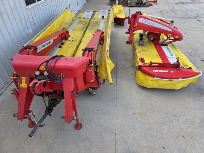 Pottinger Triple Mower Novacat S12 with 351 Alpha Motion Front Mower.