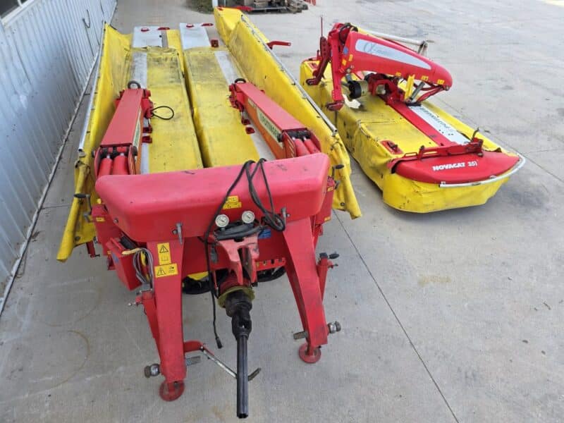 Pottinger Triple Mower Novacat S12 with 351 Alpha Motion Front Mower.