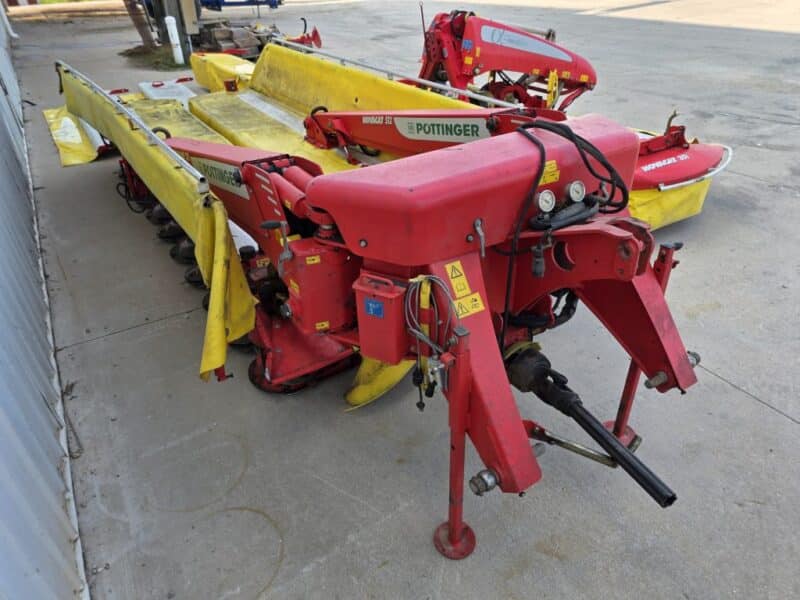 Pottinger Triple Mower Novacat S12 with 351 Alpha Motion Front Mower.