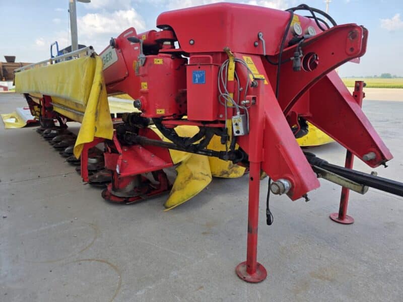 Pottinger Triple Mower Novacat S12 with 351 Alpha Motion Front Mower.