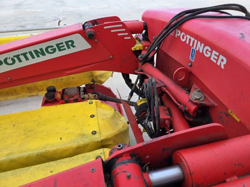 Pottinger Triple Mower Novacat S12 with 351 Alpha Motion Front Mower.