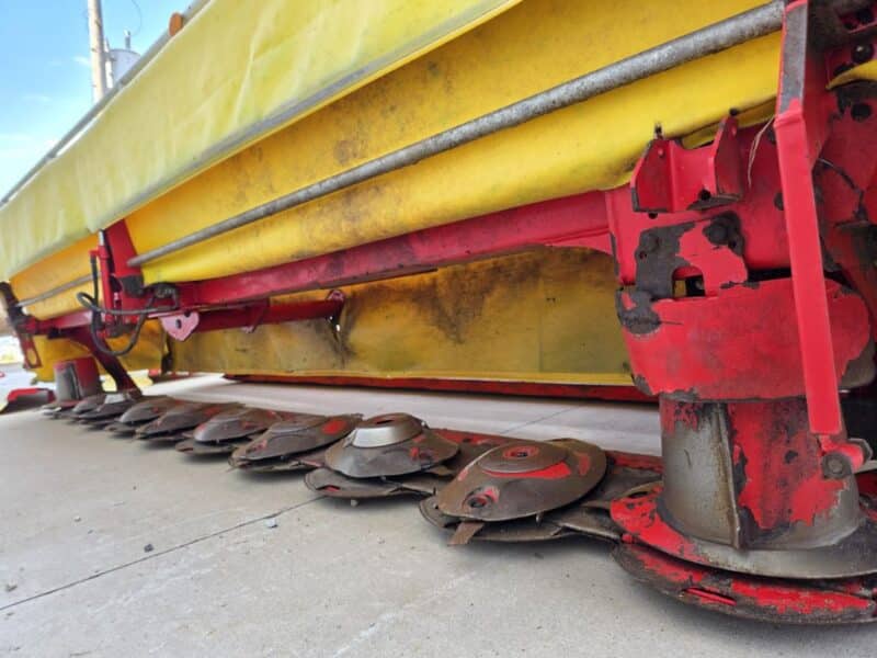 Pottinger Triple Mower Novacat S12 with 351 Alpha Motion Front Mower.