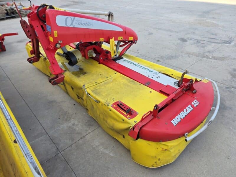 Pottinger Triple Mower Novacat S12 with 351 Alpha Motion Front Mower.