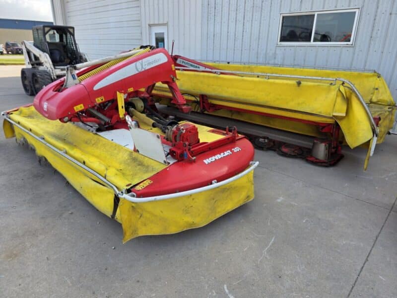Pottinger Triple Mower Novacat S12 with 351 Alpha Motion Front Mower.