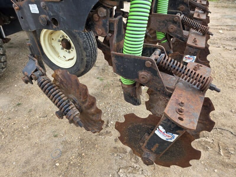 Dietrich Series 70 Toolbar, 6 Row Units w. Closers. Balzer Linkage and Gauge Wheels