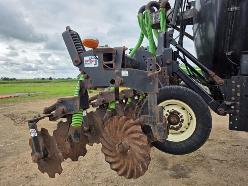 Dietrich Series 70 Toolbar, 6 Row Units w. Closers. Balzer Linkage and Gauge Wheels