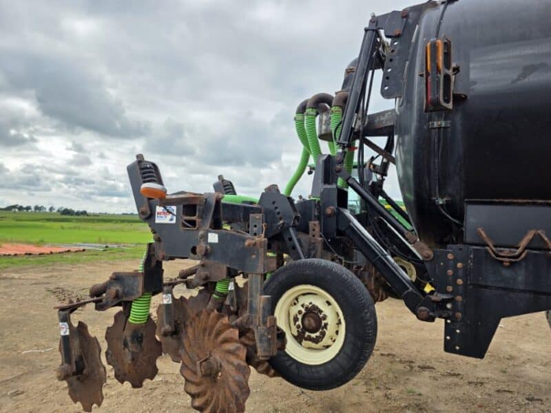 Dietrich Series 70 Toolbar, 6 Row Units w. Closers. Balzer Linkage and Gauge Wheels