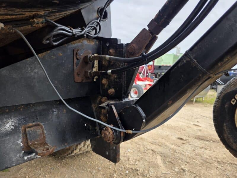Dietrich Series 70 Toolbar, 6 Row Units w. Closers. Balzer Linkage and Gauge Wheels