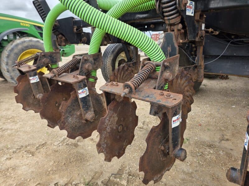 Dietrich Series 70 Toolbar, 6 Row Units w. Closers. Balzer Linkage and Gauge Wheels