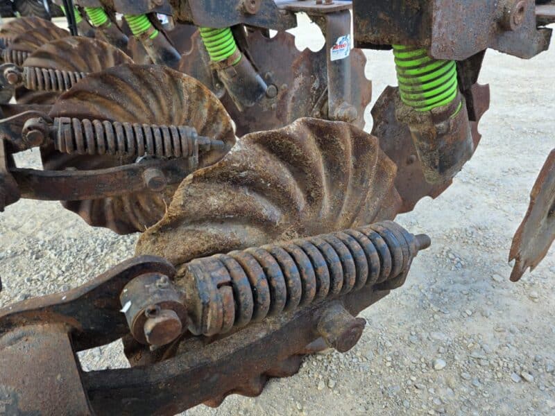 Dietrich Series 70 Toolbar, 6 Row Units w. Closers. Balzer Linkage and Gauge Wheels