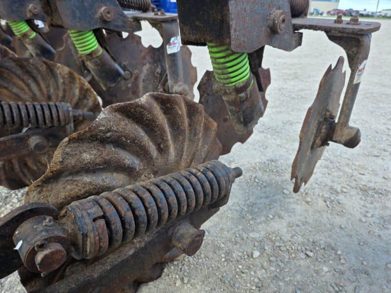 Dietrich Series 70 Toolbar, 6 Row Units w. Closers. Balzer Linkage and Gauge Wheels