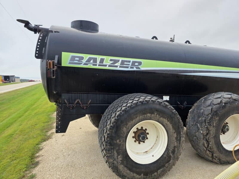 Balzer 6000 Gallon Tandem Round Tanker w. Rear Steerable Axle