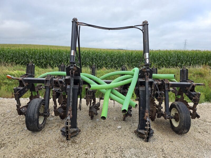 Dietrich Series 70 Toolbar, 6 Row Units w. Closers. Balzer Linkage and Gauge Wheels