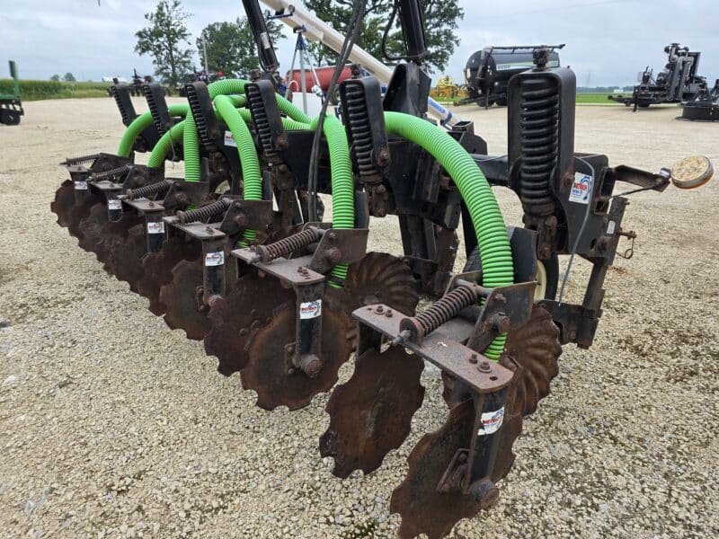Dietrich Series 70 Toolbar, 6 Row Units w. Closers. Balzer Linkage and Gauge Wheels