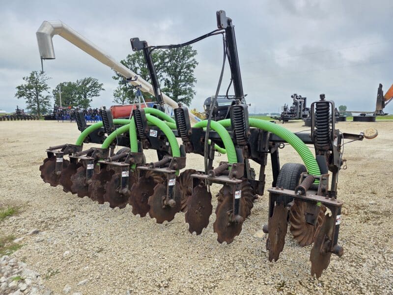 Dietrich Series 70 Toolbar, 6 Row Units w. Closers. Balzer Linkage and Gauge Wheels