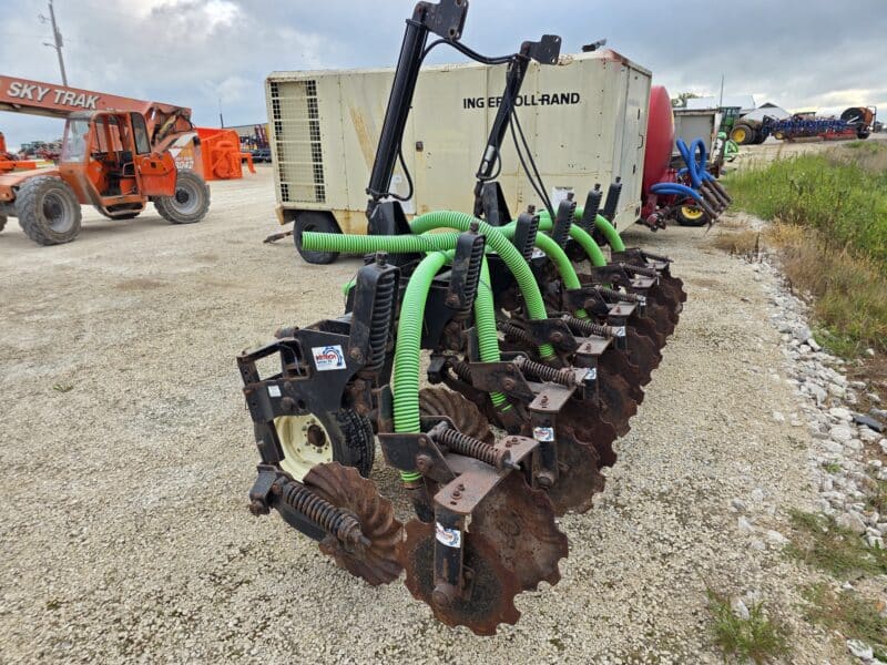 Dietrich Series 70 Toolbar, 6 Row Units w. Closers. Balzer Linkage and Gauge Wheels