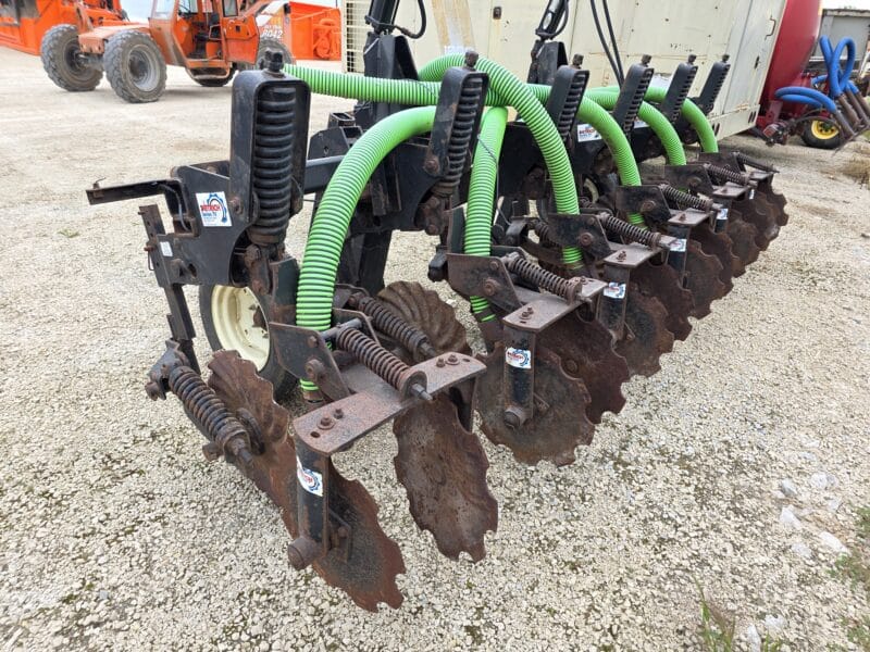 Dietrich Series 70 Toolbar, 6 Row Units w. Closers. Balzer Linkage and Gauge Wheels