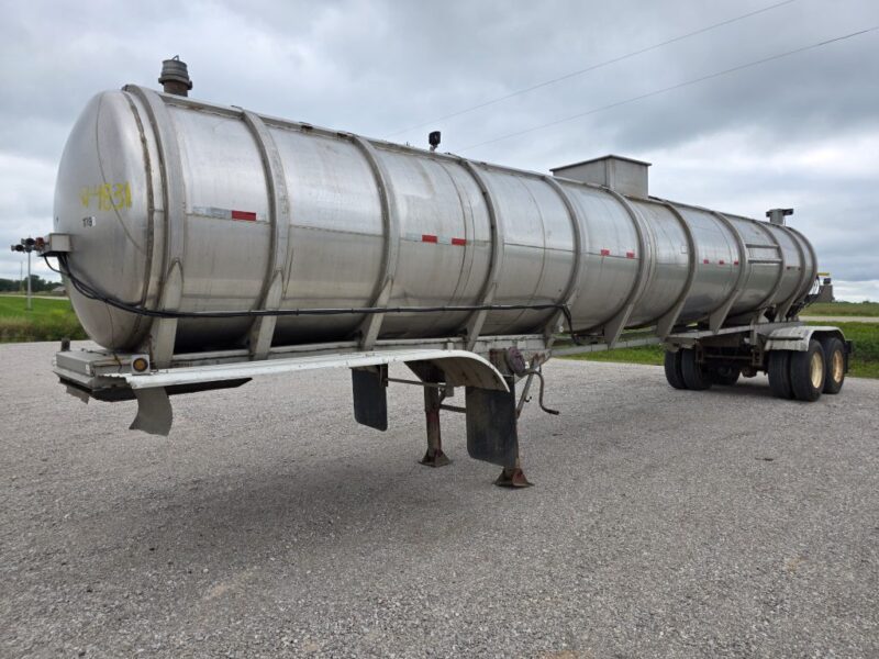 U-4831 1980 STE 6500 Gallon Stainless Steel Semi Tanker