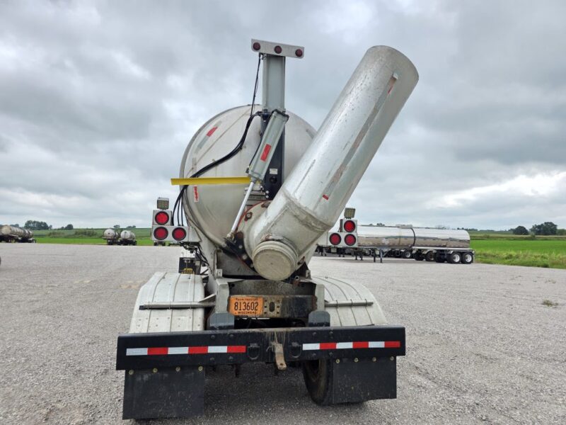 U-4831 1980 STE 6500 Gallon Stainless Steel Semi Tanker