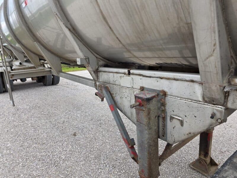 U-4831 1980 STE 6500 Gallon Stainless Steel Semi Tanker