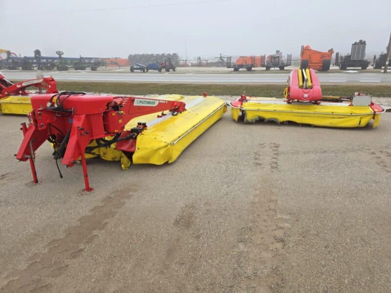 Pottinger Triple Mower Novacat S12 with 351 Alpha Motion Front Mower.