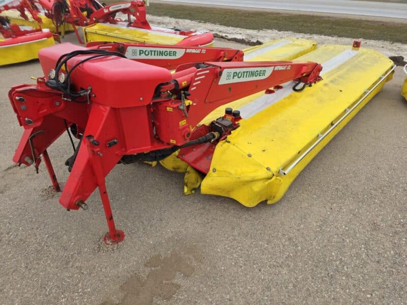 Pottinger Triple Mower Novacat S12 with 351 Alpha Motion Front Mower.