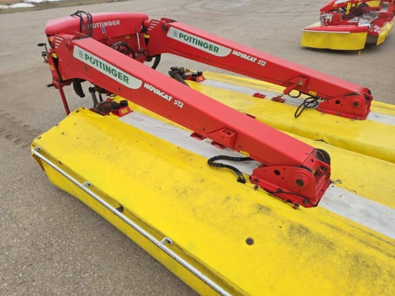 Pottinger Triple Mower Novacat S12 with 351 Alpha Motion Front Mower.