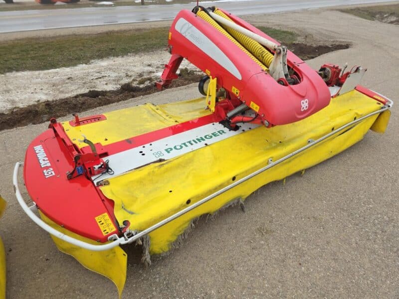 Pottinger Triple Mower Novacat S12 with 351 Alpha Motion Front Mower.