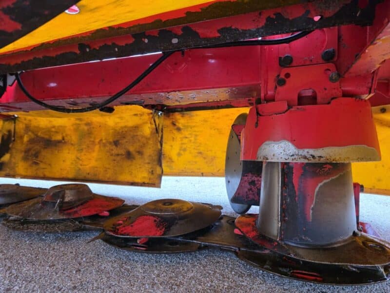 Pottinger Triple Mower Novacat S12 with 351 Alpha Motion Front Mower.