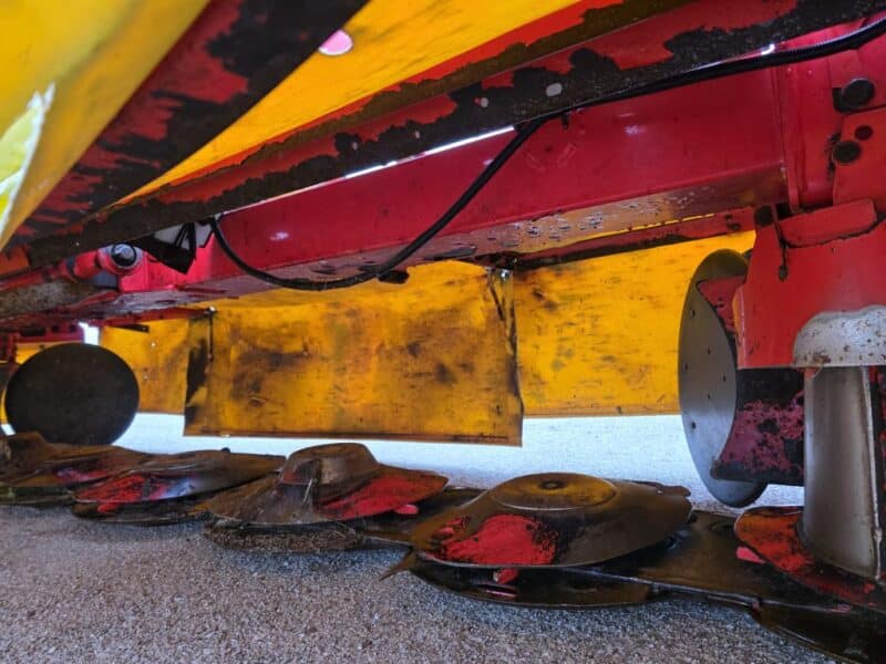 Pottinger Triple Mower Novacat S12 with 351 Alpha Motion Front Mower.