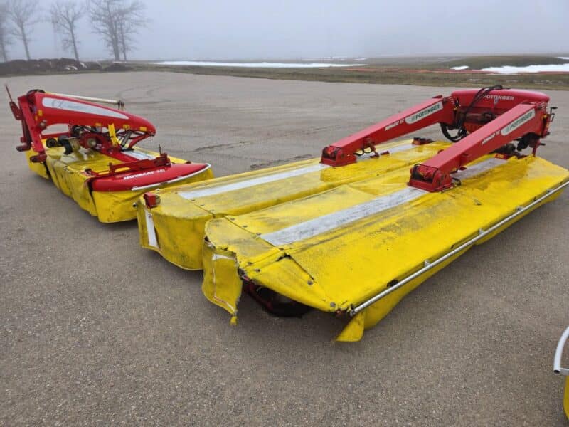 Pottinger Triple Mower Novacat S12 with 351 Alpha Motion Front Mower.