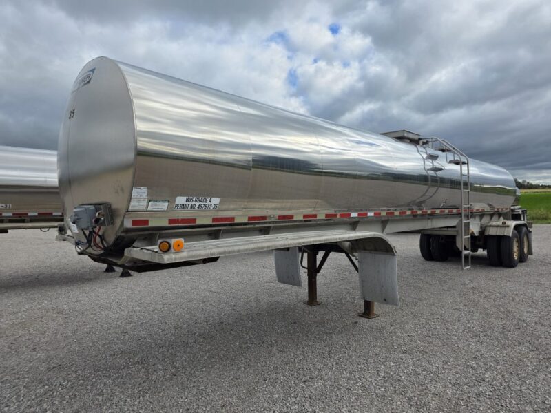 #35 2000 Walker 6250 Gallon Stainless Steel Semi Tanker